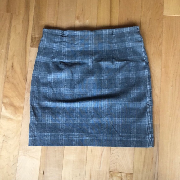 Plaid Miniskirt - Picture 2 of 3